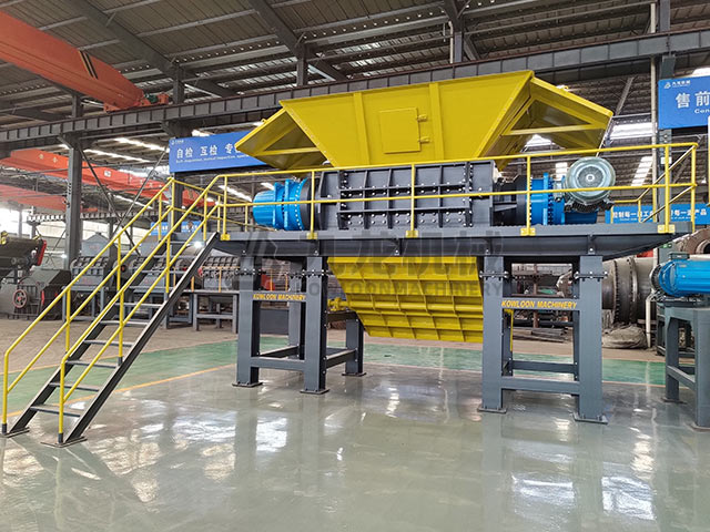 九龍工業(yè)固廢撕碎機是固廢回收中的得力助手